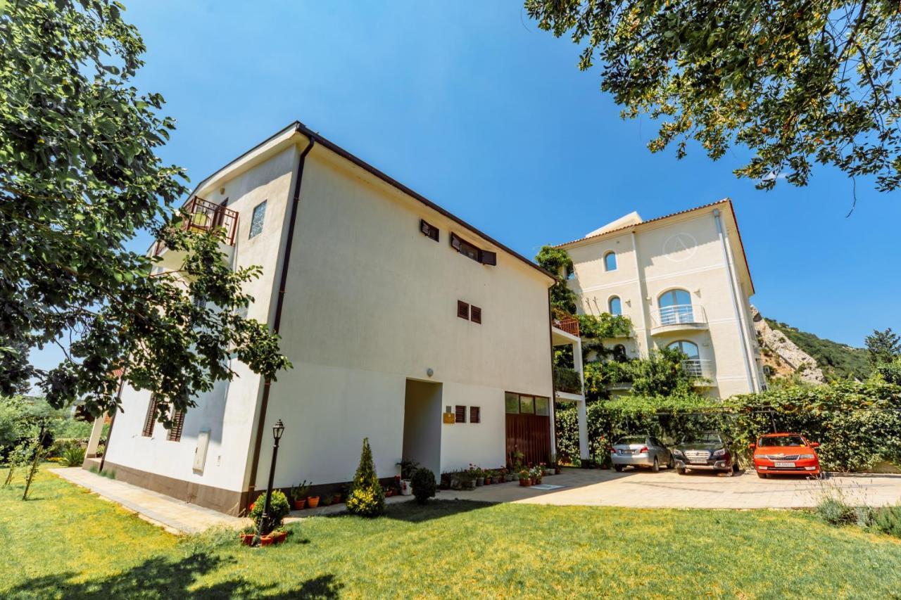 Apartments Viktorija Petrovac Bagian luar foto