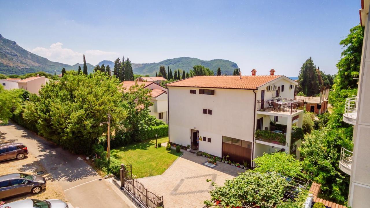 Apartments Viktorija Petrovac Bagian luar foto