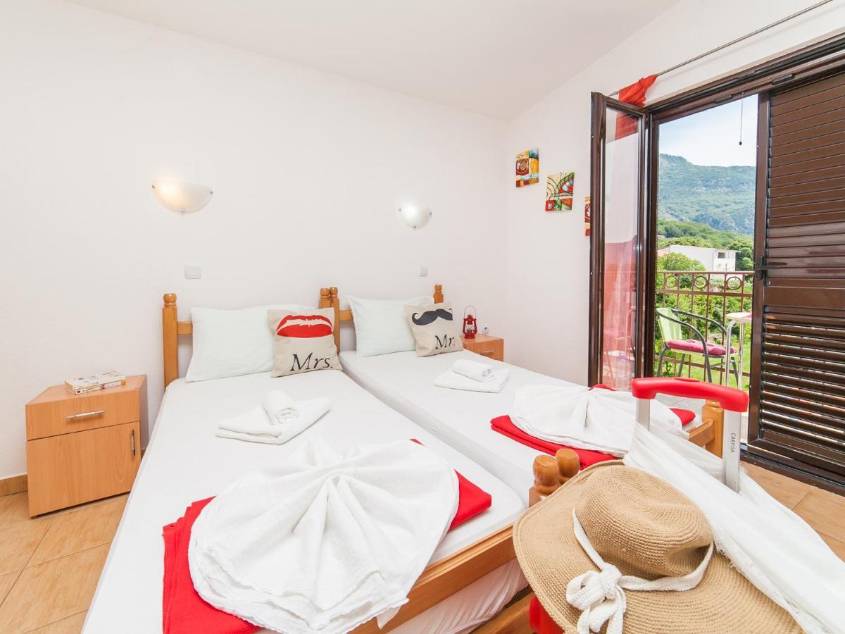 Apartments Viktorija Petrovac Bagian luar foto