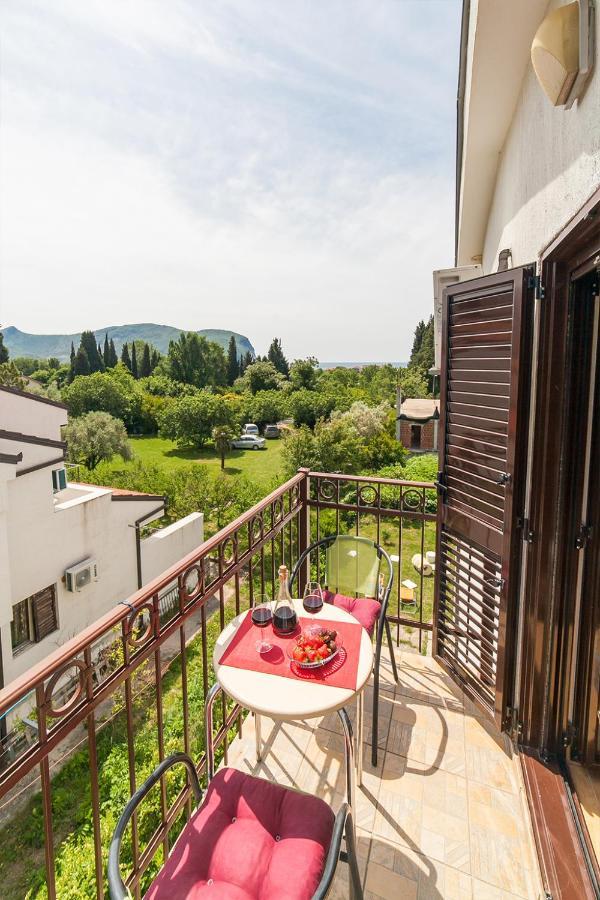 Apartments Viktorija Petrovac Bagian luar foto