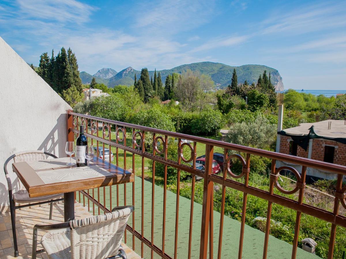 Apartments Viktorija Petrovac Bagian luar foto