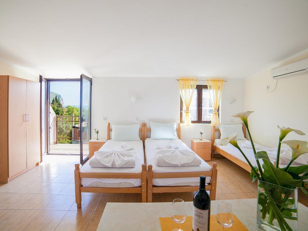 Apartments Viktorija Petrovac Ruang foto