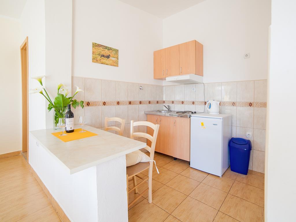 Apartments Viktorija Petrovac Ruang foto
