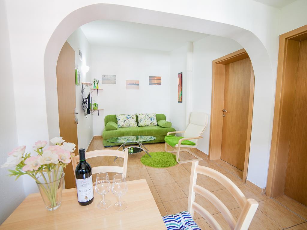 Apartments Viktorija Petrovac Ruang foto