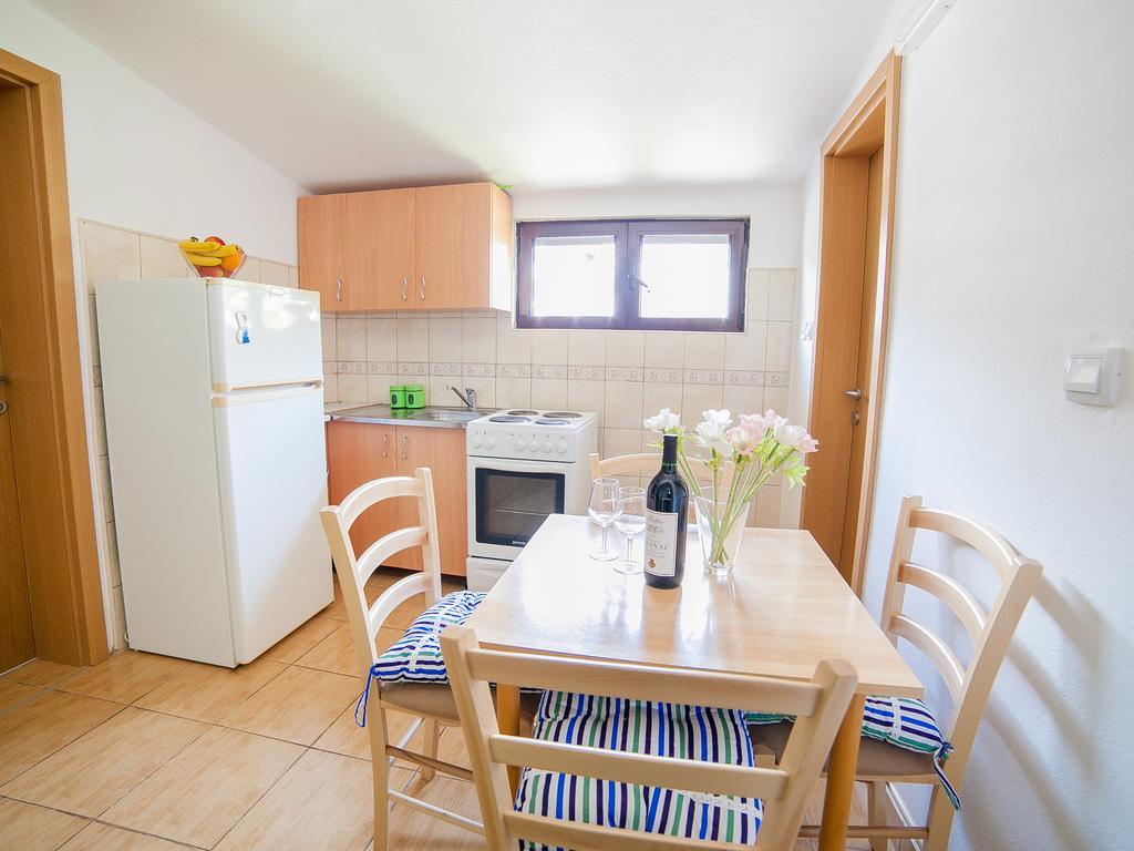 Apartments Viktorija Petrovac Ruang foto