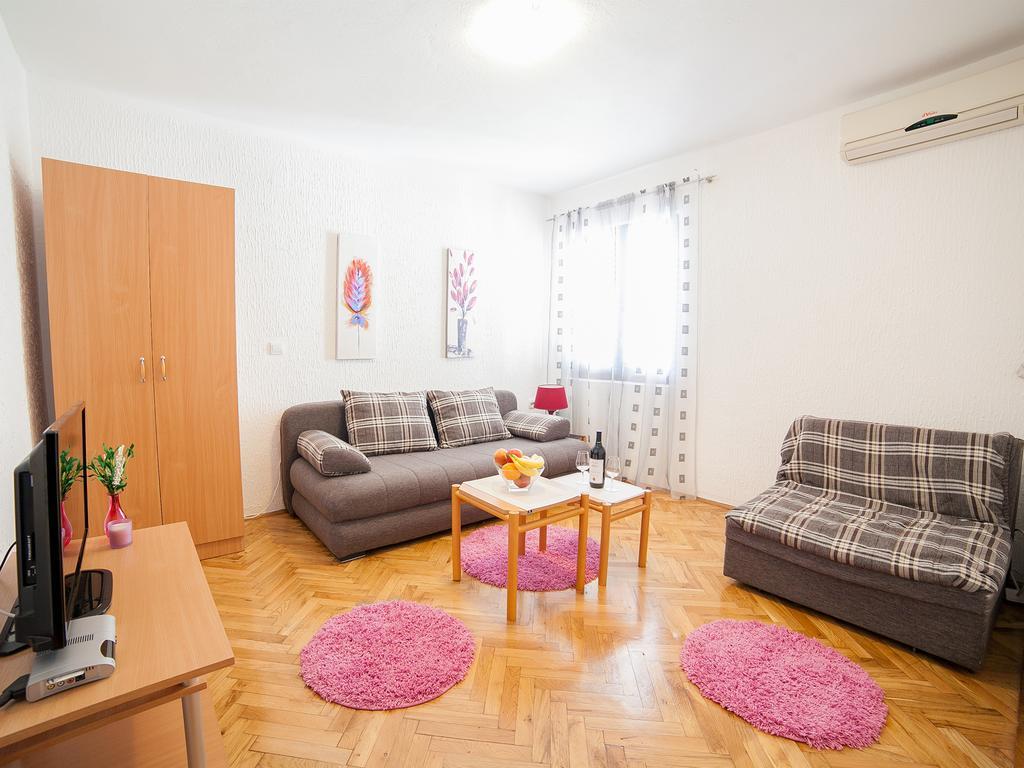 Apartments Viktorija Petrovac Ruang foto