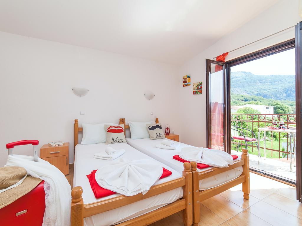 Apartments Viktorija Petrovac Bagian luar foto